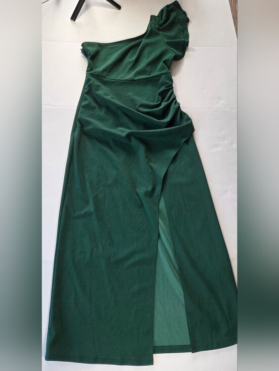 SHEIN Dresses & Skirts - Shein Elegant Green One-Shoulder‎ Dress Front Slit Elegant Feminine Wedding